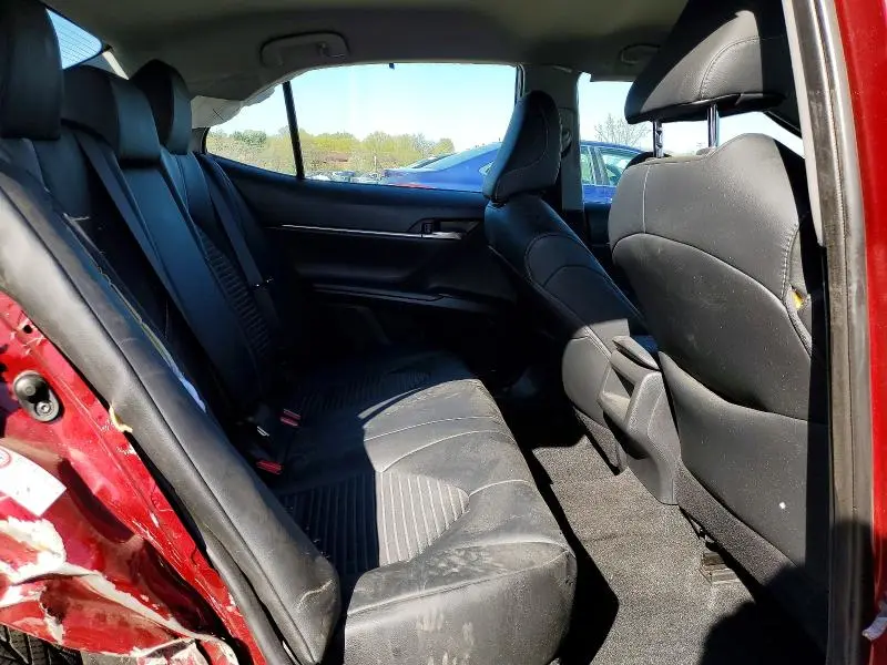 2018 TOYOTA CAMRY SE  