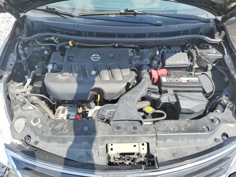 2011 NISSAN VERSA 1.8 S  