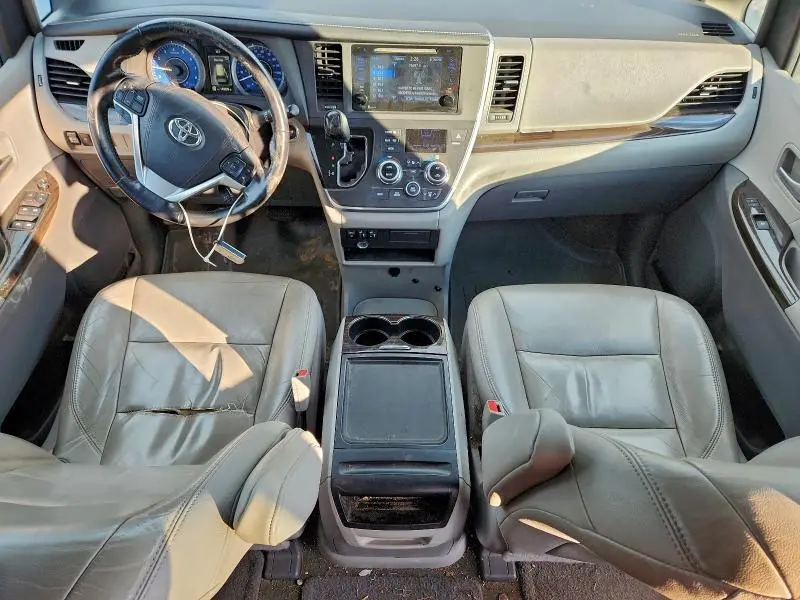 2015 TOYOTA SIENNA XLE  
