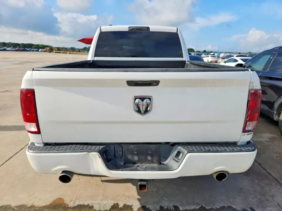 2016 RAM 1500 ST  