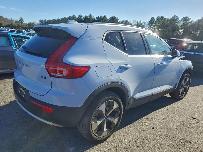 2025 VOLVO XC40 PLUS  