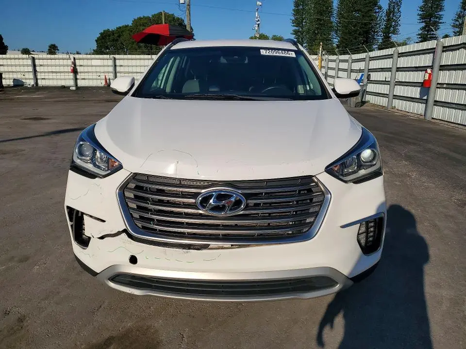 2017 HYUNDAI SANTA FE SE  