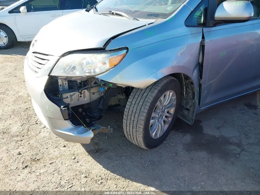 2014 TOYOTA SIENNA XLE V6 8 PASSENGER