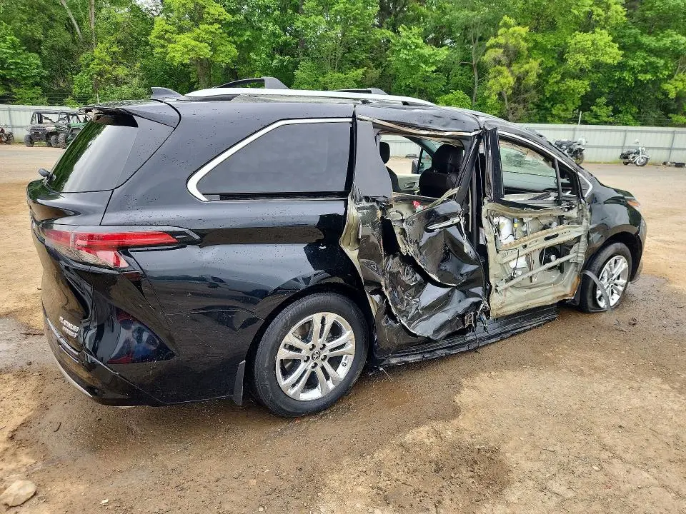 2023 TOYOTA SIENNA PLATINUM 7-PASSENGER  