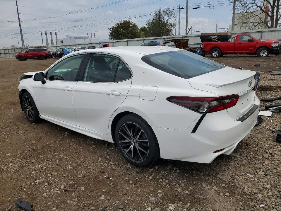 2022 TOYOTA CAMRY SE  