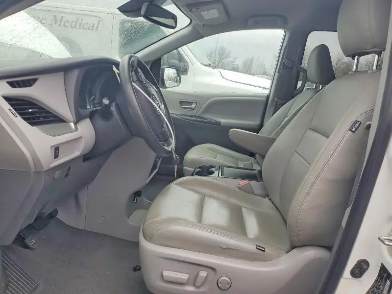 2020 TOYOTA SIENNA LE 8-PASSENGER  