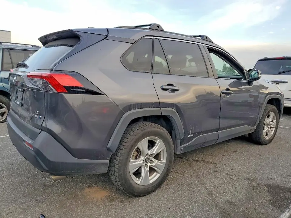 2020 TOYOTA RAV4 LE  