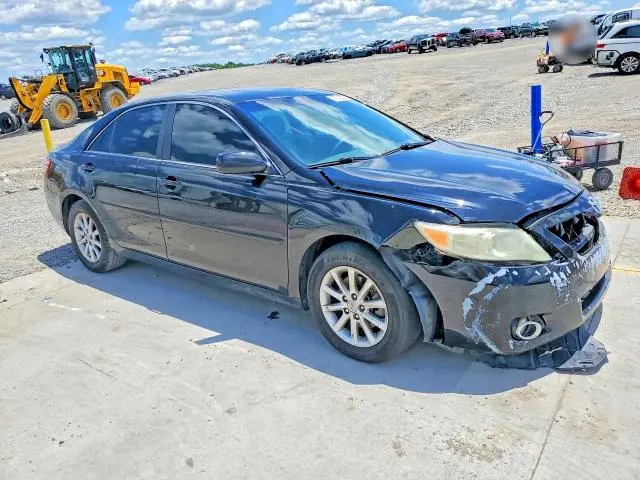 2011 TOYOTA CAMRY XLE V6  