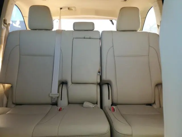 2018 TOYOTA HIGHLANDER SE  