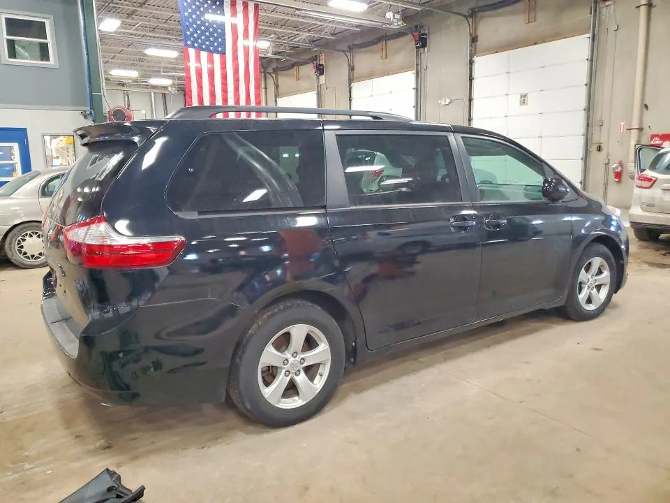 2017 TOYOTA SIENNA LE  