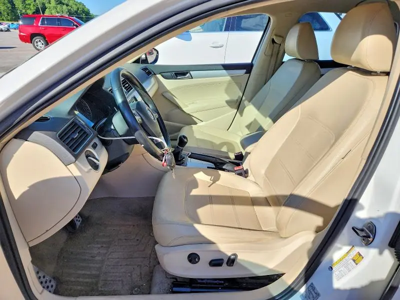 2012 VOLKSWAGEN PASSAT SE  
