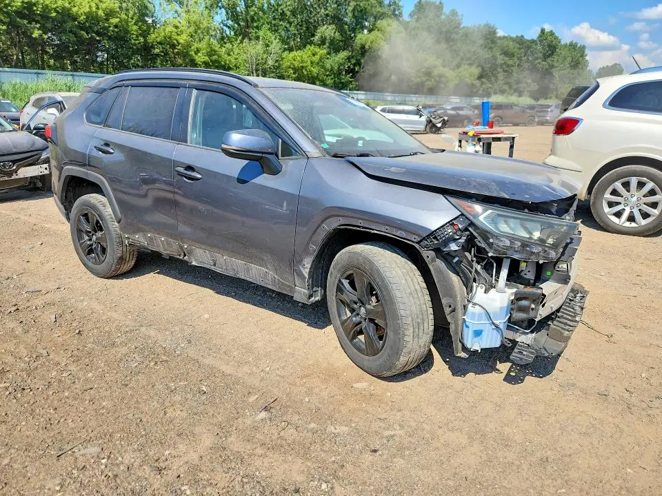 2021 TOYOTA RAV4 XLE  
