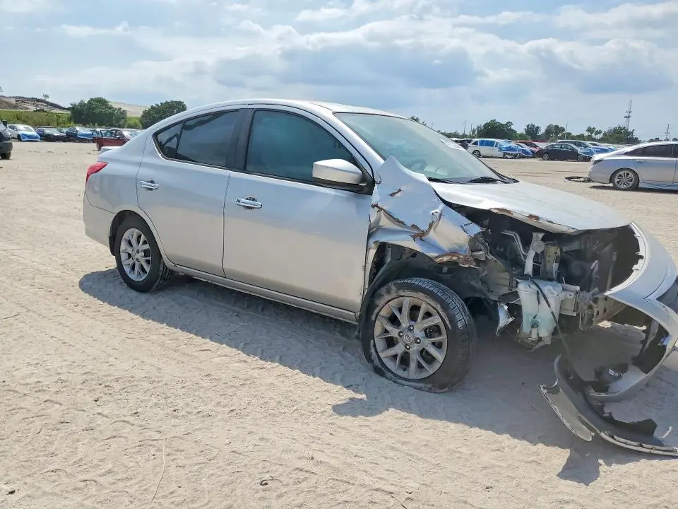 2018 NISSAN VERSA SV  