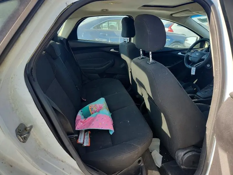 2015 FORD FOCUS SE  