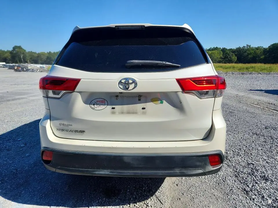 2017 TOYOTA HIGHLANDER LE  