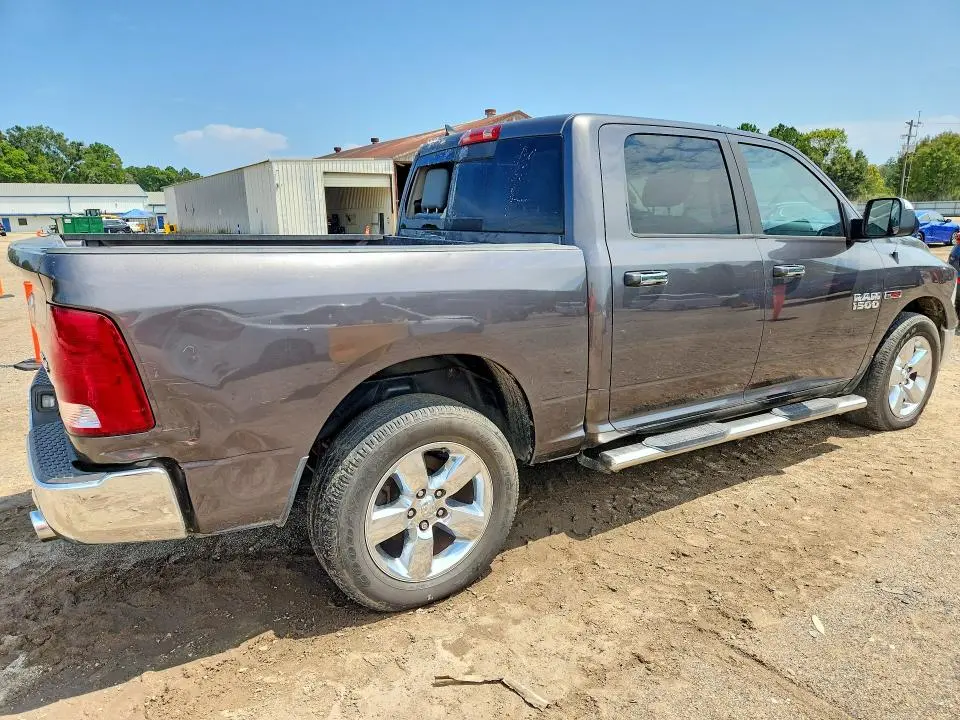 2015 RAM 1500 SLT  