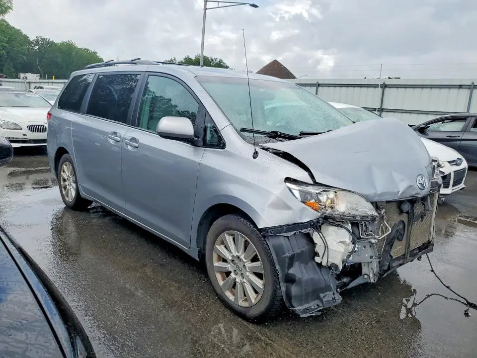 2013 TOYOTA SIENNA XLE 7-PASSENGER  