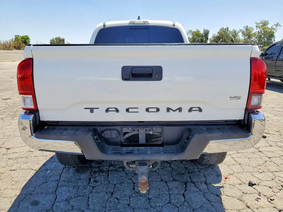 2022 TOYOTA TACOMA SR5 V6  