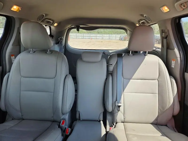 2019 TOYOTA SIENNA XLE 8-PASSENGER  
