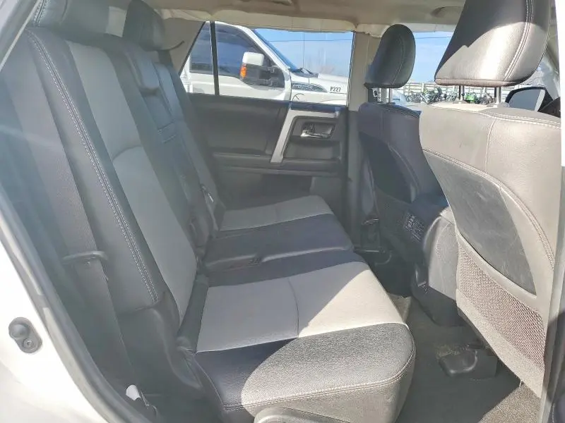 2022 TOYOTA 4RUNNER SR5  