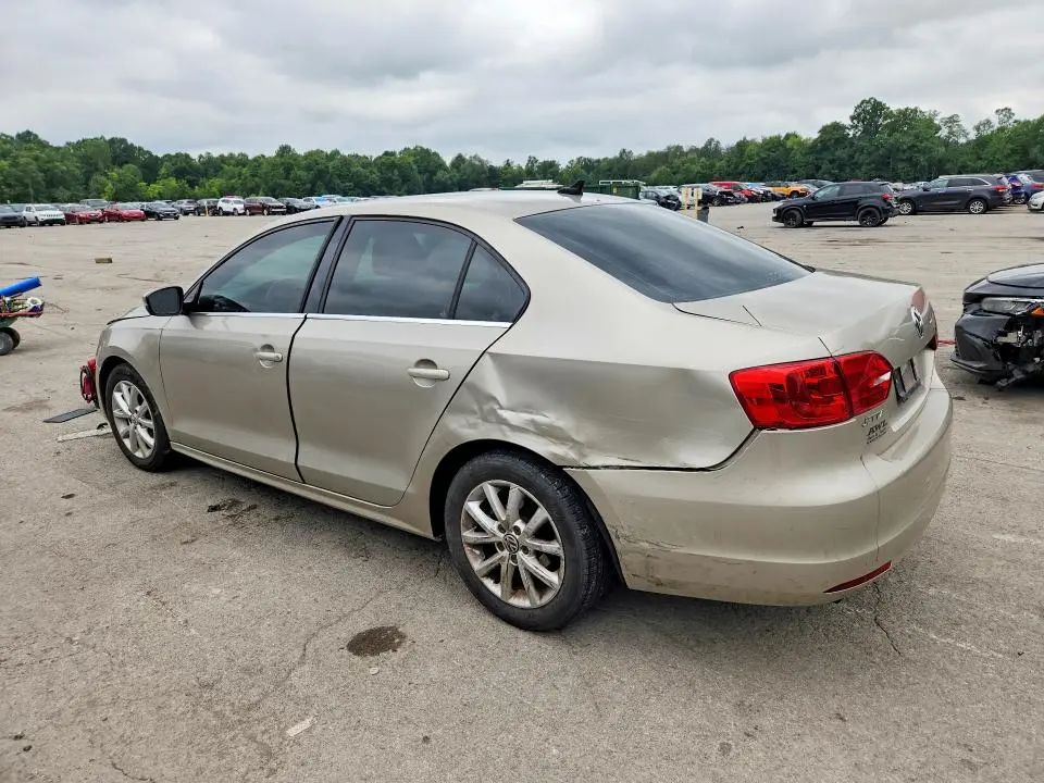 2013 VOLKSWAGEN JETTA SE  