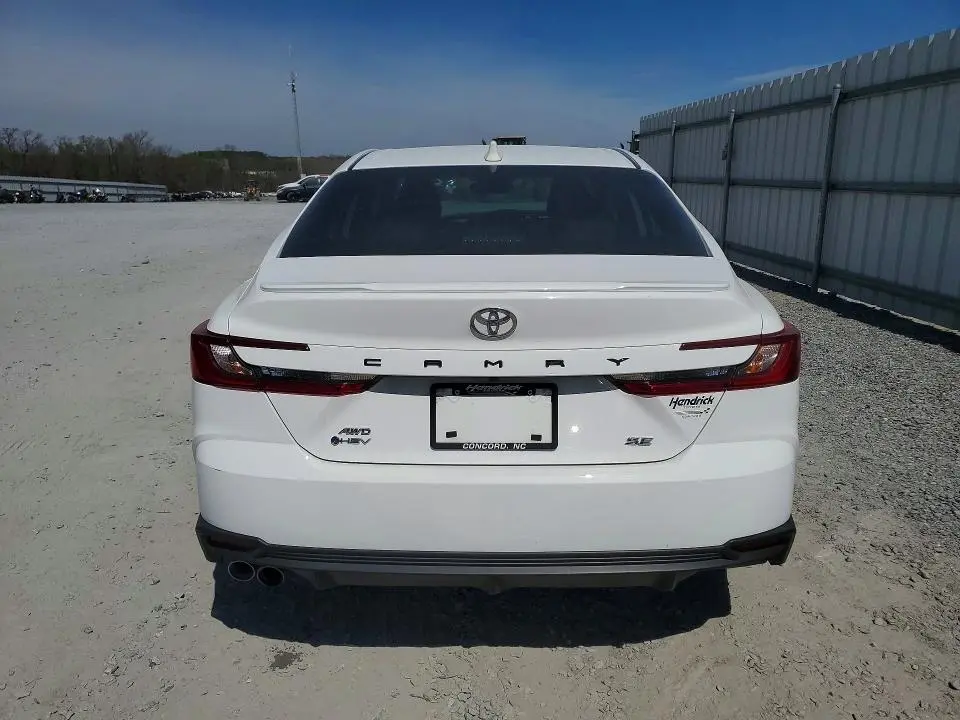 2025 TOYOTA CAMRY SE  