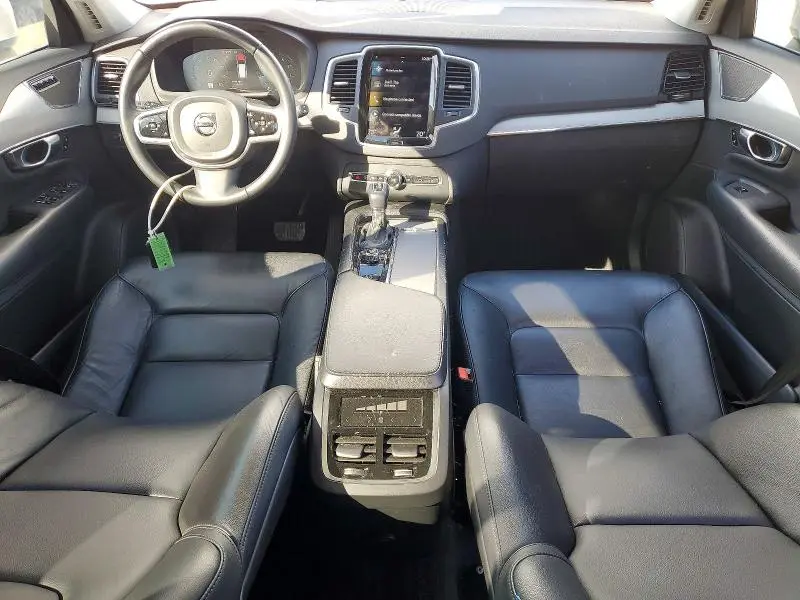 2022 VOLVO XC90 T5 MOMENTUM  