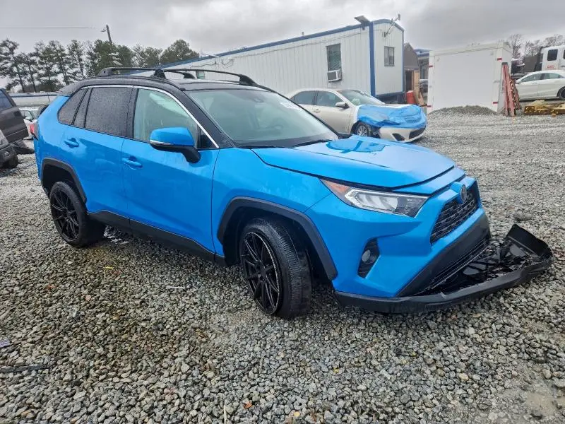 2021 TOYOTA RAV4 XLE  