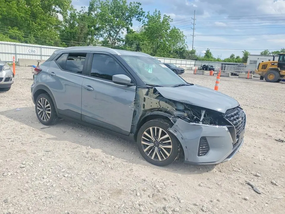 2022 NISSAN KICKS SV  
