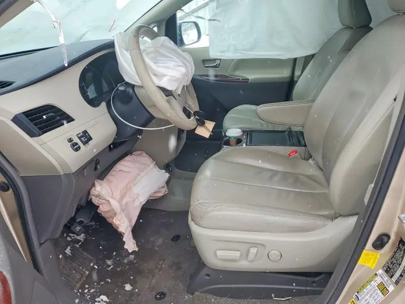 2013 TOYOTA SIENNA XLE  