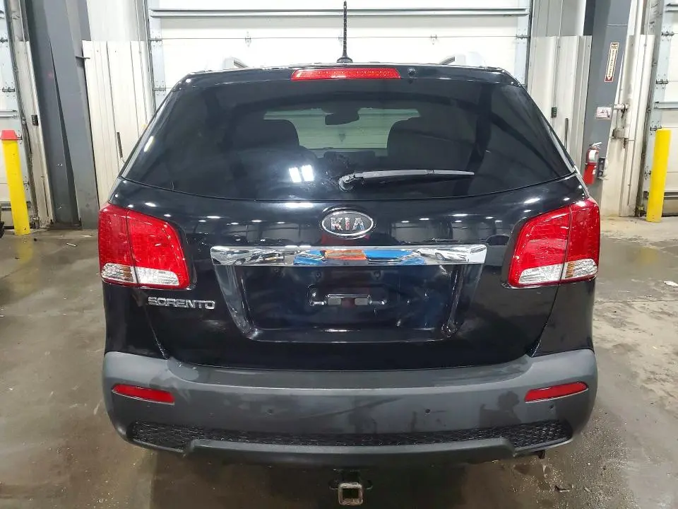 2011 KIA SORENTO LX  