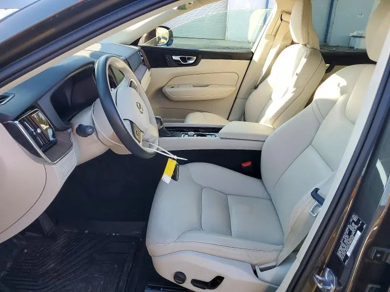 2021 VOLVO XC60 T5 MOMENTUM  