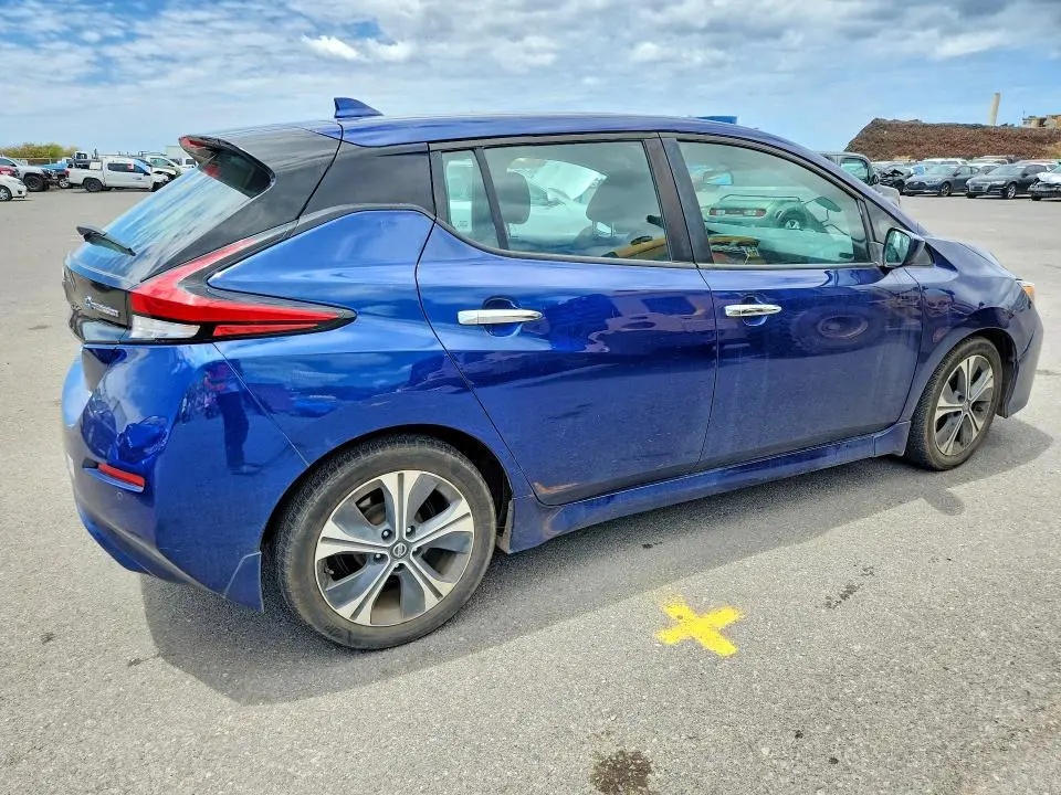 2020 NISSAN LEAF SV  