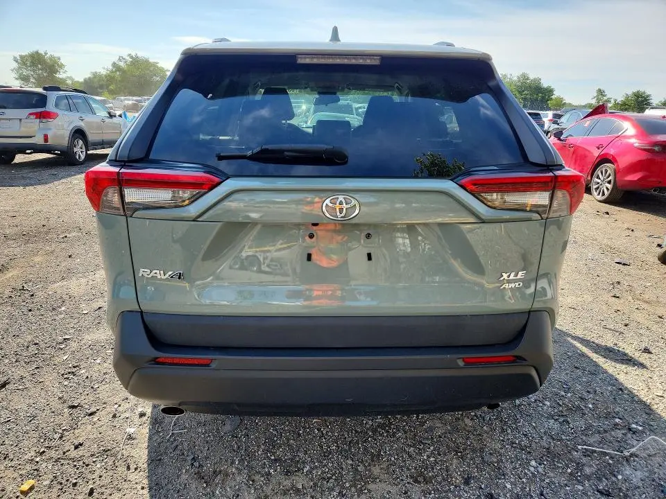 2020 TOYOTA RAV4 XLE  