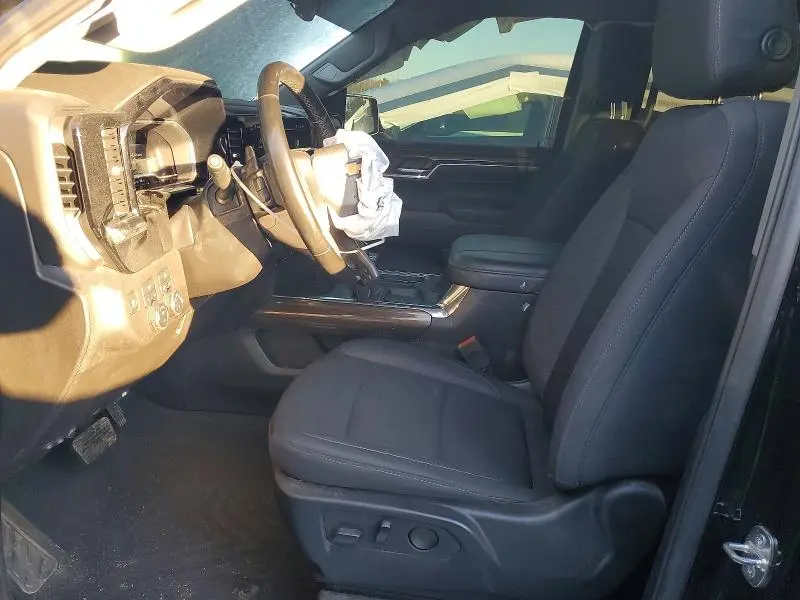 2024 CHEVROLET SILVERADO K1500 LT  