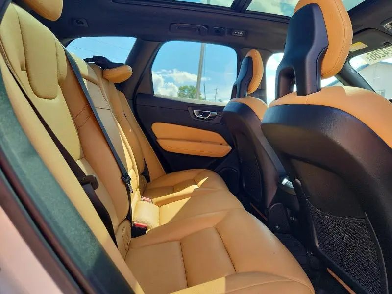 2018 VOLVO XC60 T5 MOMENTUM  
