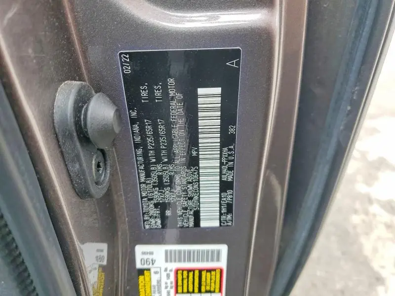 2022 TOYOTA SIENNA XLE 8-PASSENGER  