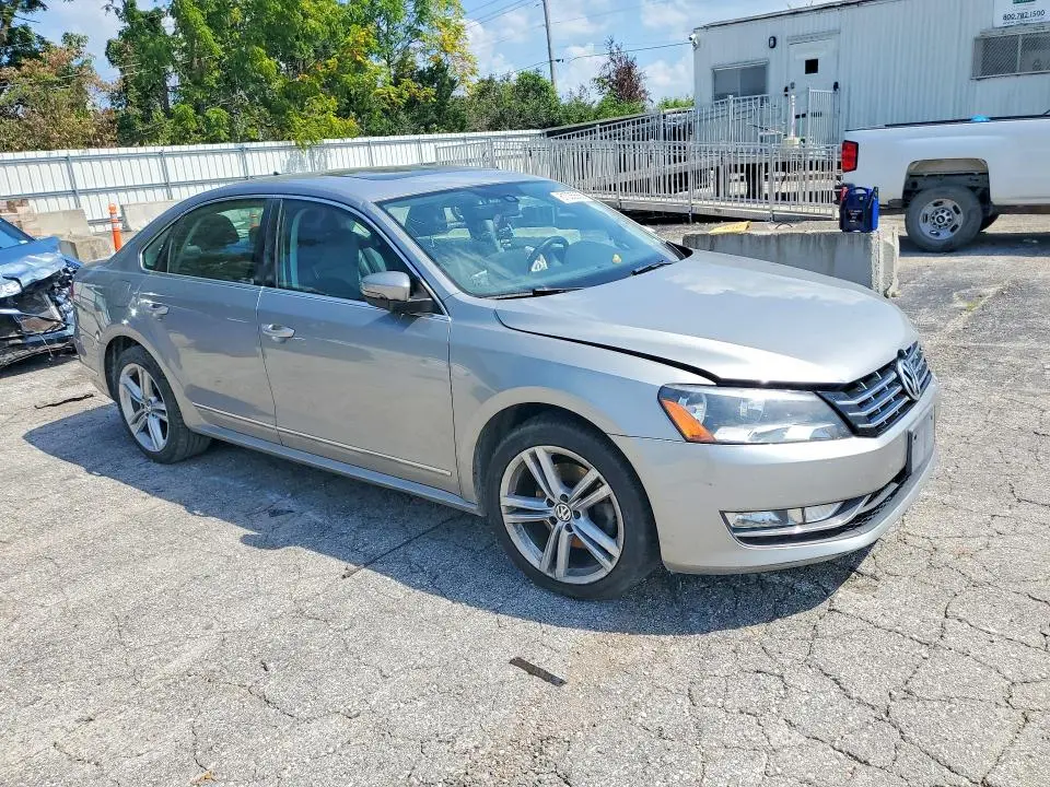 2014 VOLKSWAGEN PASSAT SE  