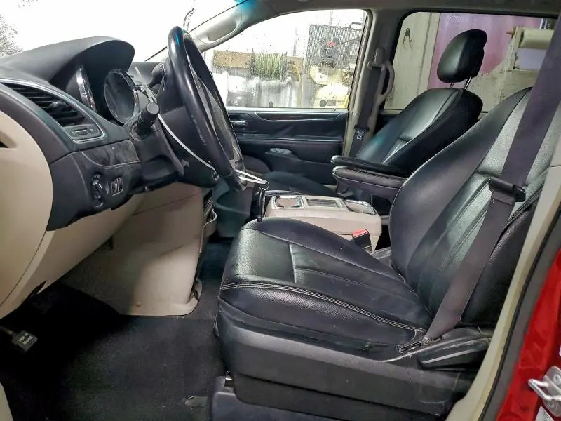 2016 CHRYSLER TOWN & COUNTRY LX  