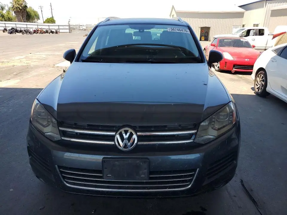 2013 VOLKSWAGEN TOUAREG V6  