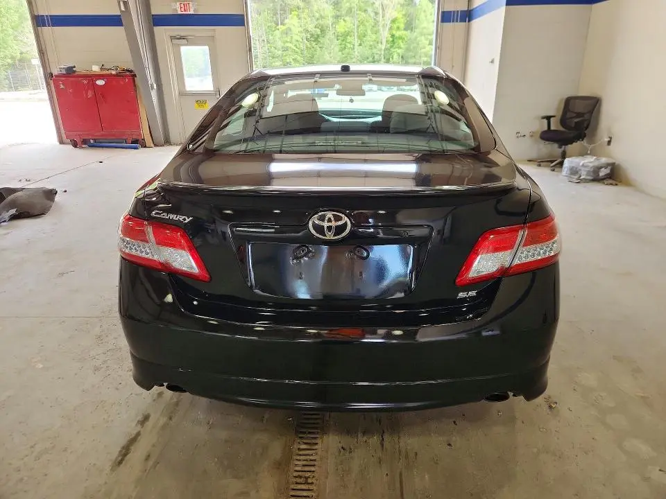 2011 TOYOTA CAMRY SE  