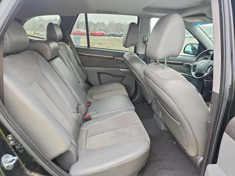 2011 HYUNDAI SANTA FE SE  