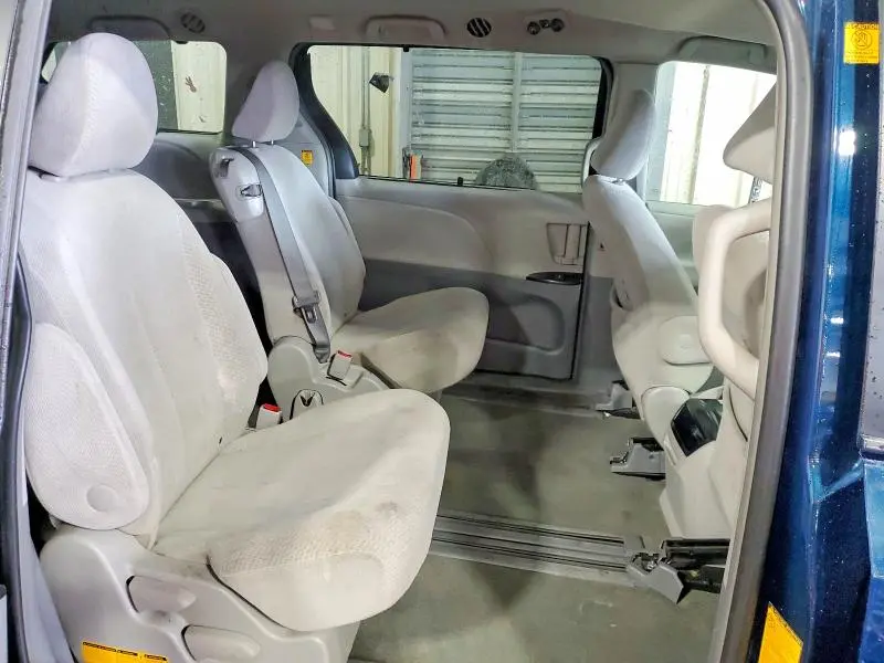 2012 TOYOTA SIENNA LE  