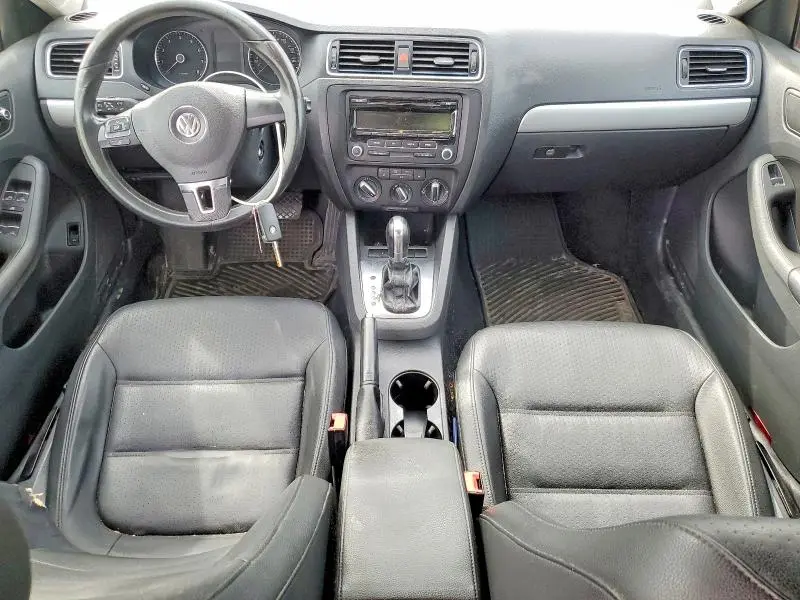 2013 VOLKSWAGEN JETTA SE  