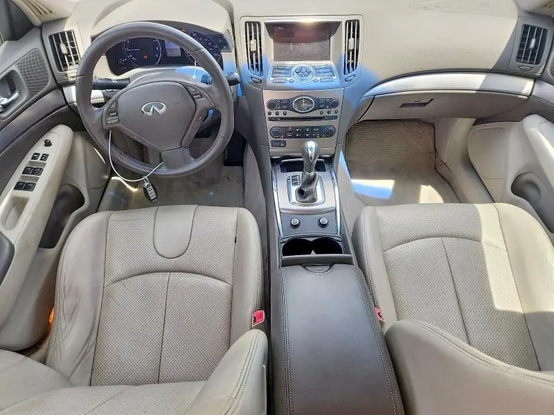 2015 INFINITI Q40 BASE  