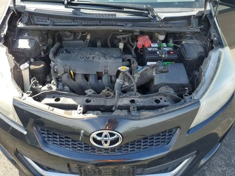 2013 TOYOTA YARIS 5-DOOR SE  