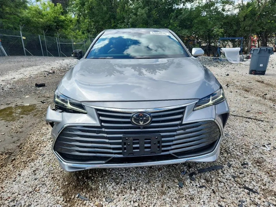 2019 TOYOTA AVALON LIMITED  