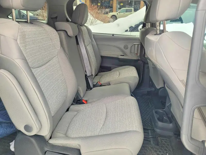 2024 TOYOTA SIENNA LE  