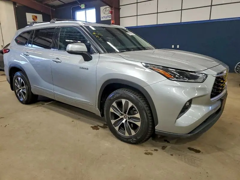 2021 TOYOTA HIGHLANDER HYBRID XLE  