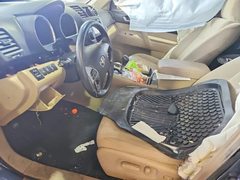 2013 TOYOTA HIGHLANDER PLUS  